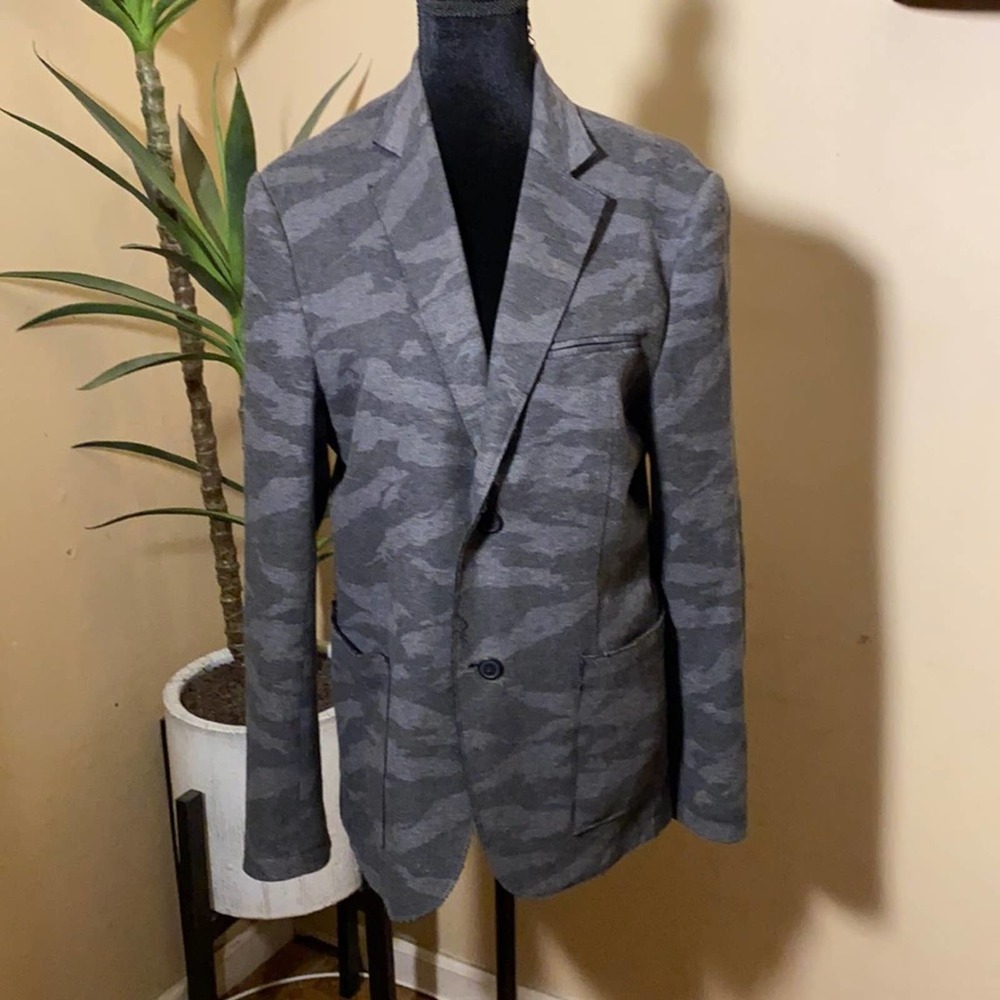Nice!! Marc Ecko Cut and Sew sport coat/ Blazer. Black & Gray Camo
